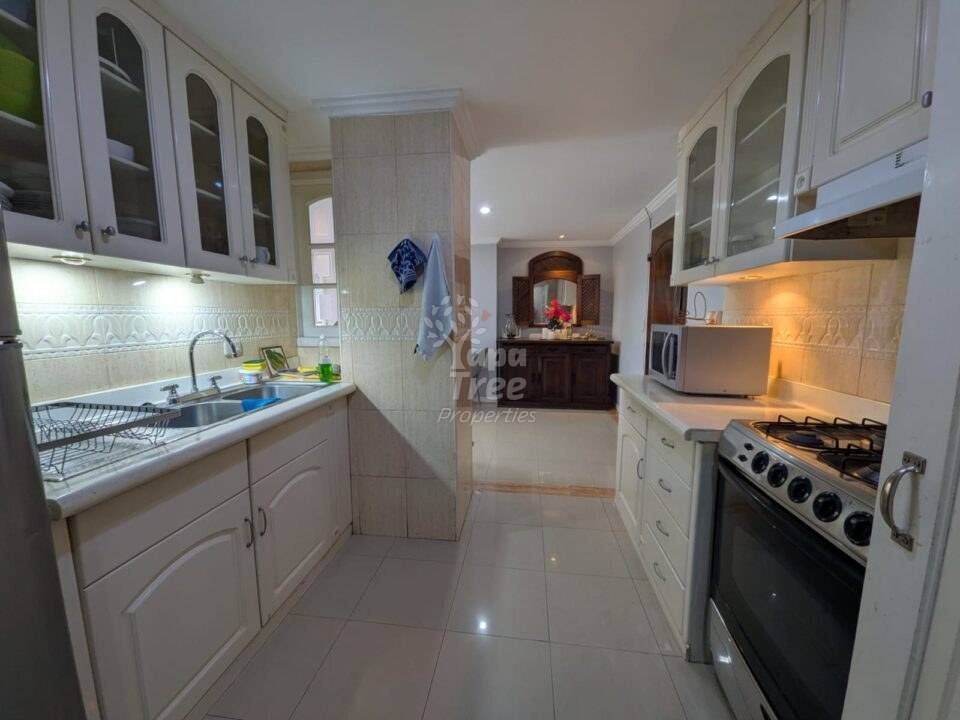 High-Floor 2-Bedroom Apartment with River Views – Ordoñez Lasso