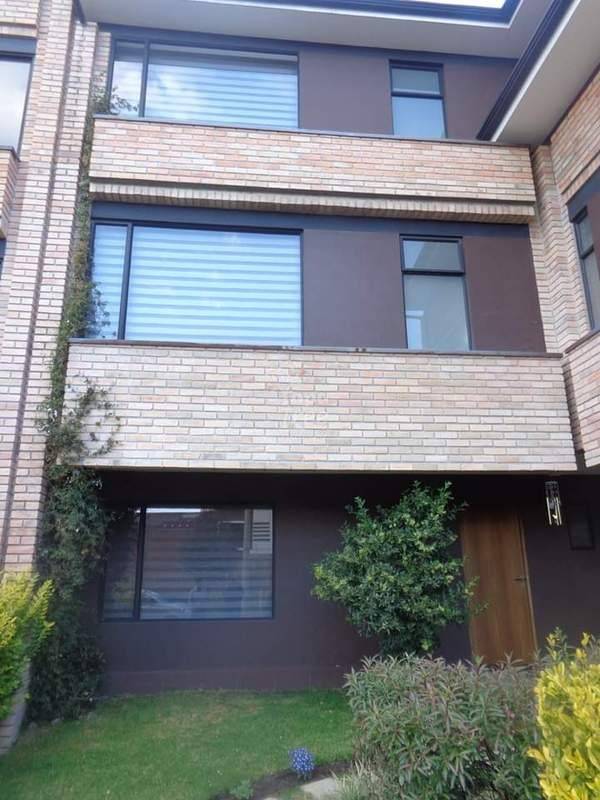 House For Sale In Private Community In Zona Del Tejar