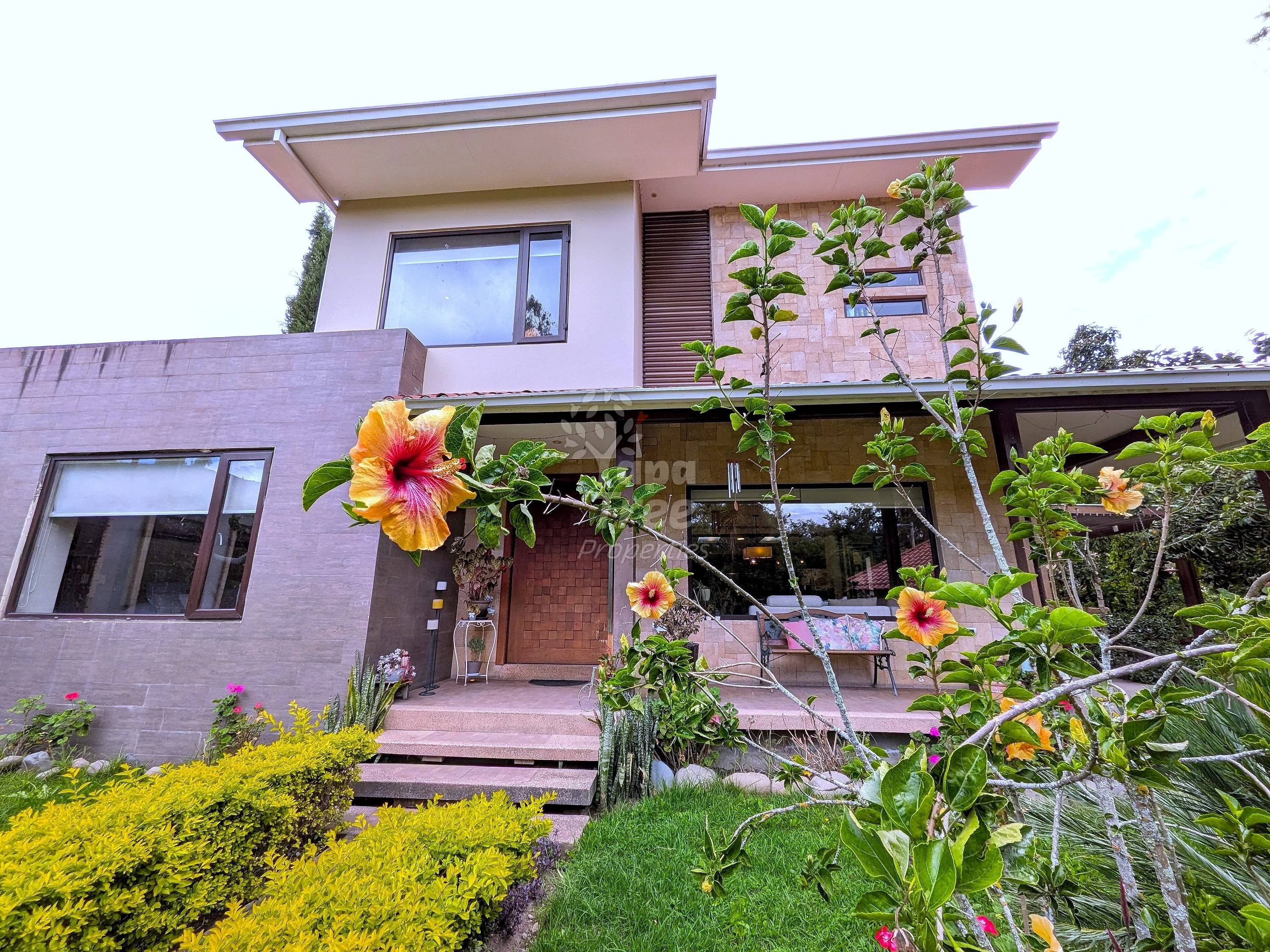 Spacious House with outdoor space close to the river