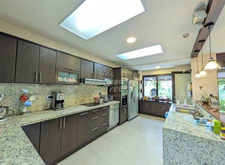 Spacious House with outdoor space close to the river
