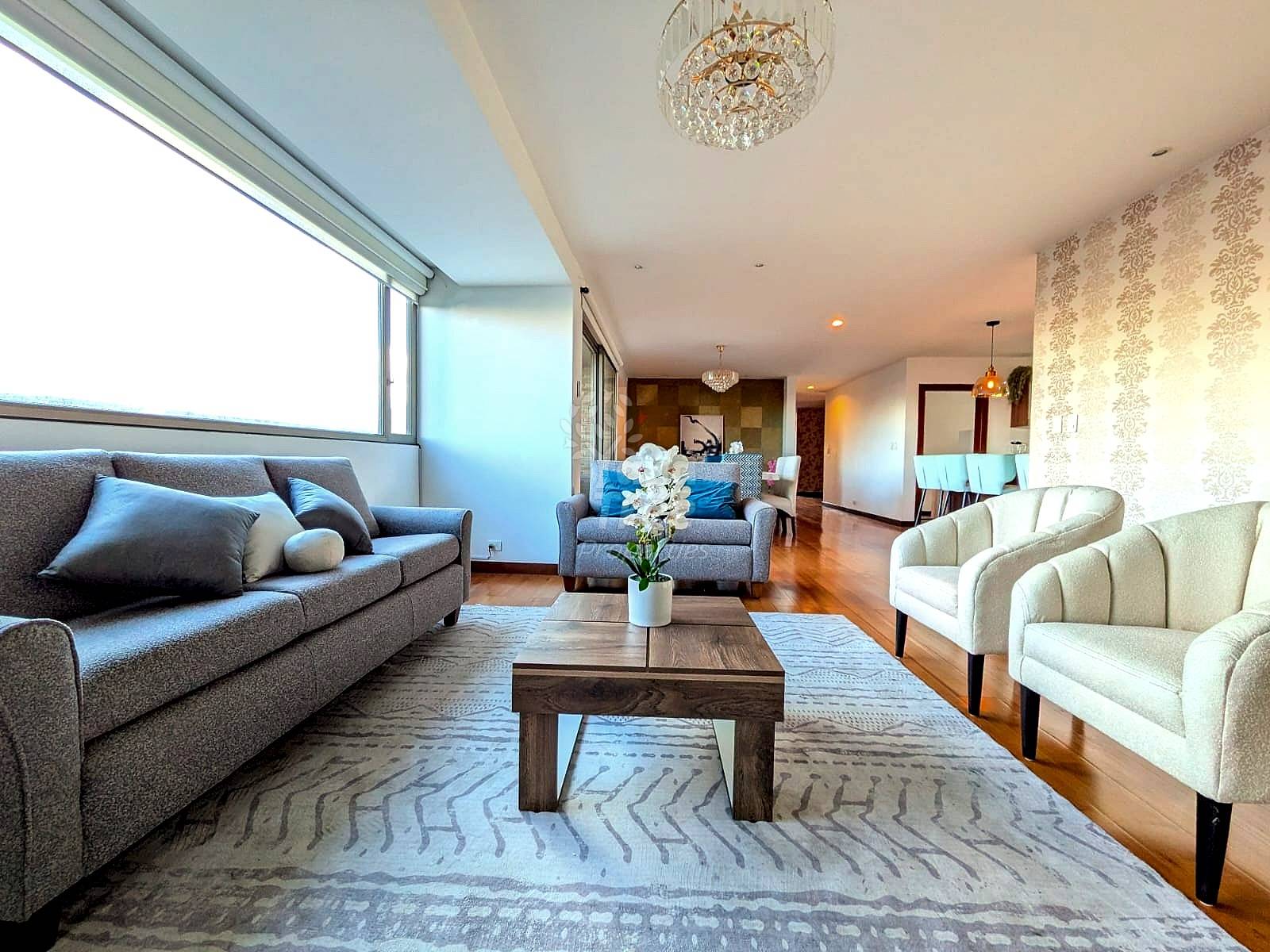 Spacious 3BDR apartment in prime location with outdoor space