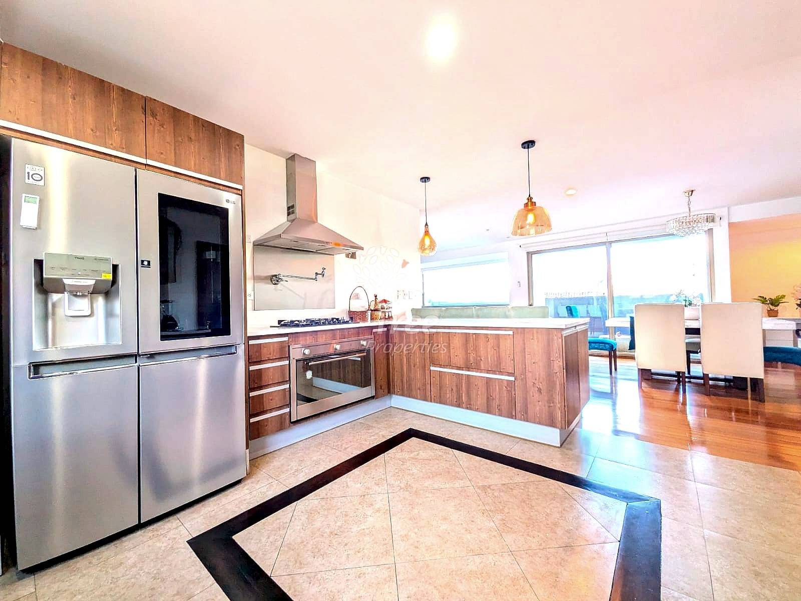 Spacious 3BDR apartment in prime location with outdoor space