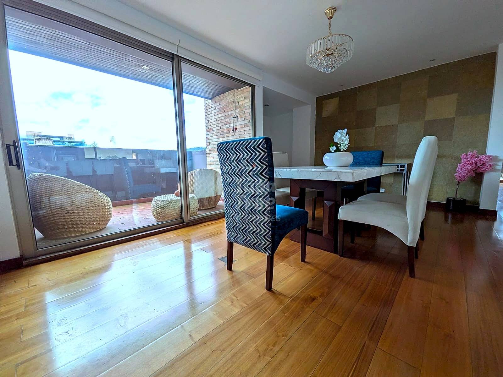 Spacious 3BDR apartment in prime location with outdoor space