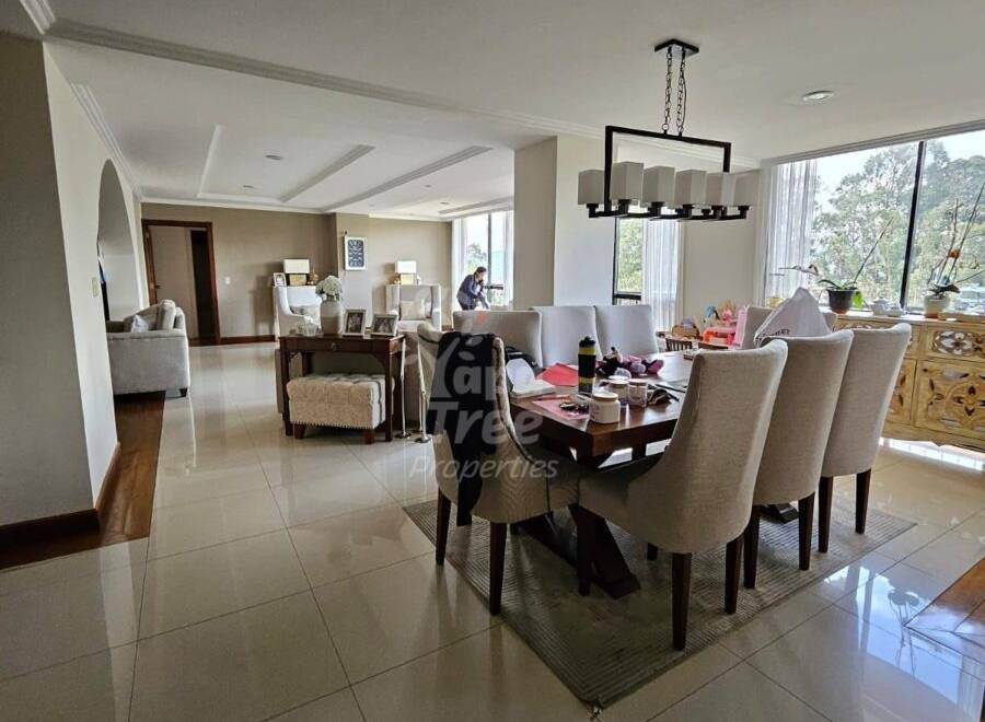 Luxurious 3-Bedroom Apartment with Private Bathrooms and River Views