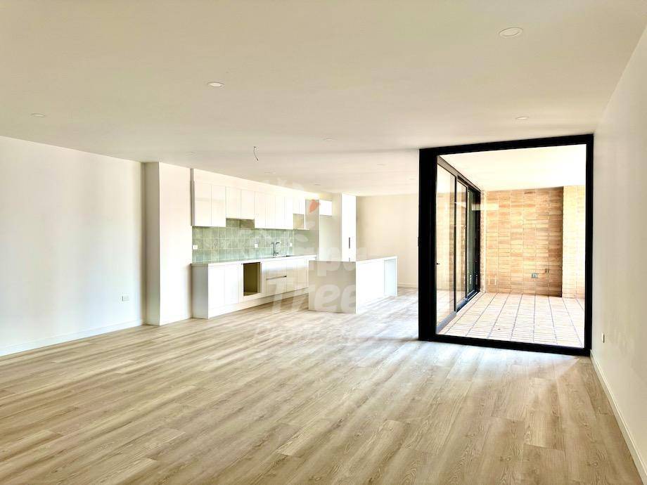 Luxury 2-Bedroom Condo with Private River-View Terrace in El Centro