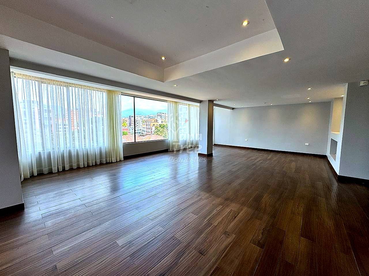 Luxury 3 BDRM Apartment in Puertas del Sol