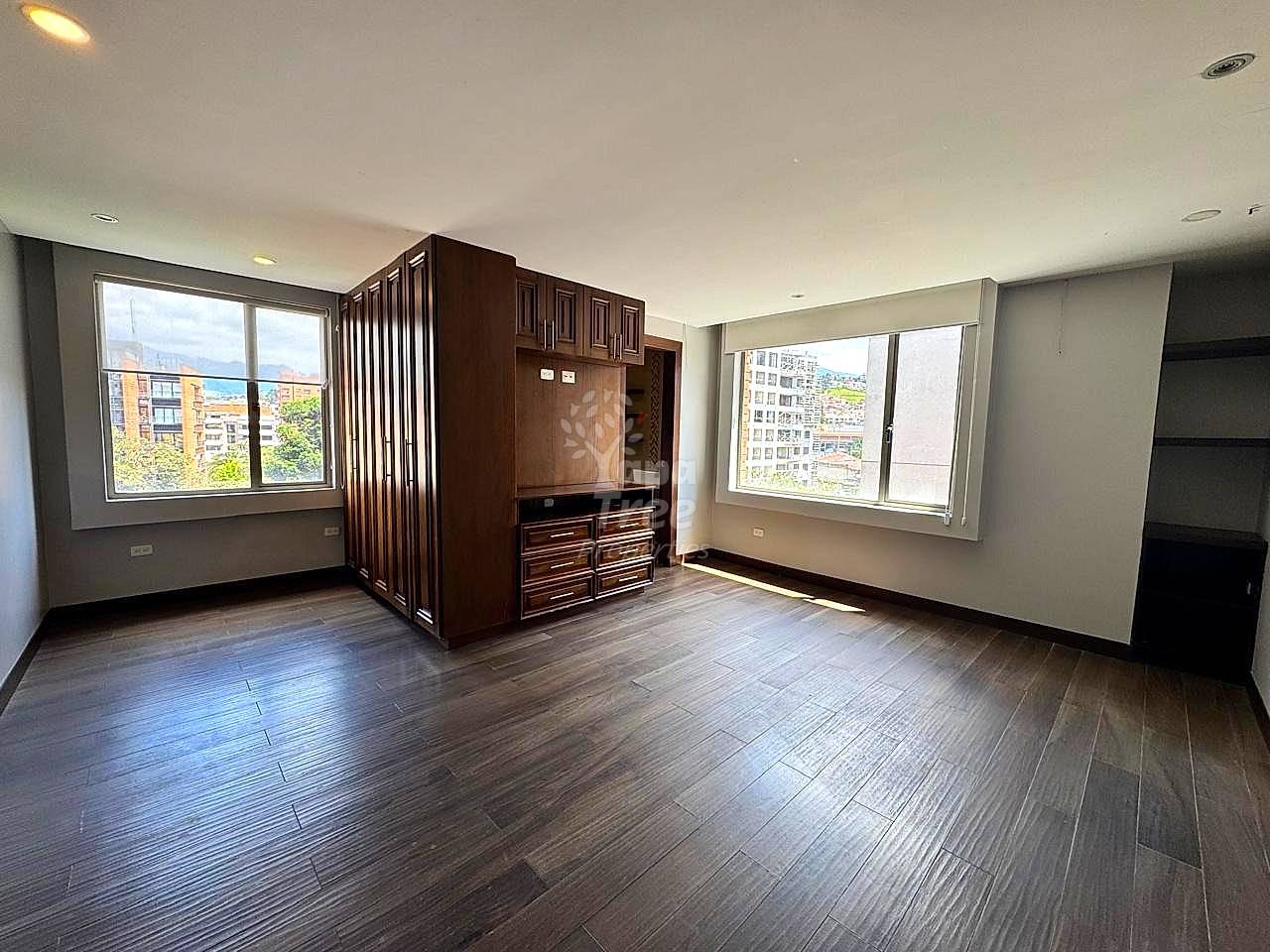 Luxury 3 BDRM Apartment in Puertas del Sol