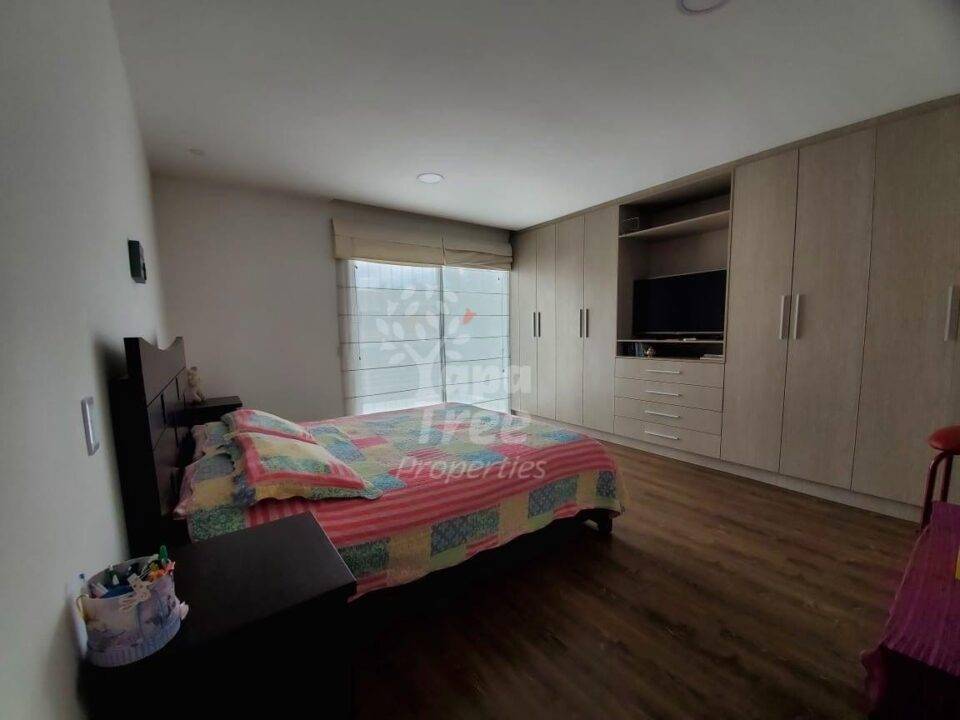 Luxury 3-Bedroom Home with Private Balcony in Prime Av. Primero de Mayo Location