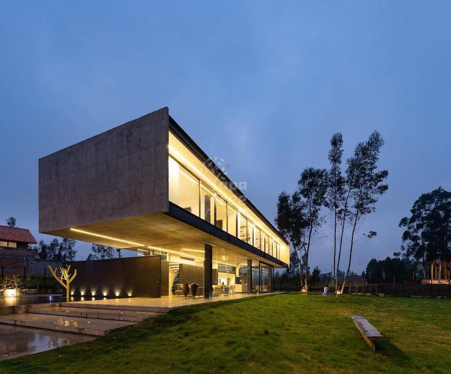 Breathtaking 5BDR Residence at the Outskirts of Cuenca [Award-winning Residence]