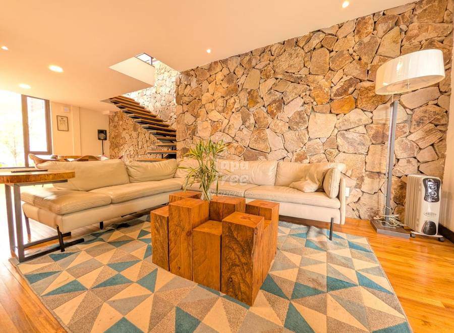 Luxury Ultra-Modern Mansion in a Gated Community