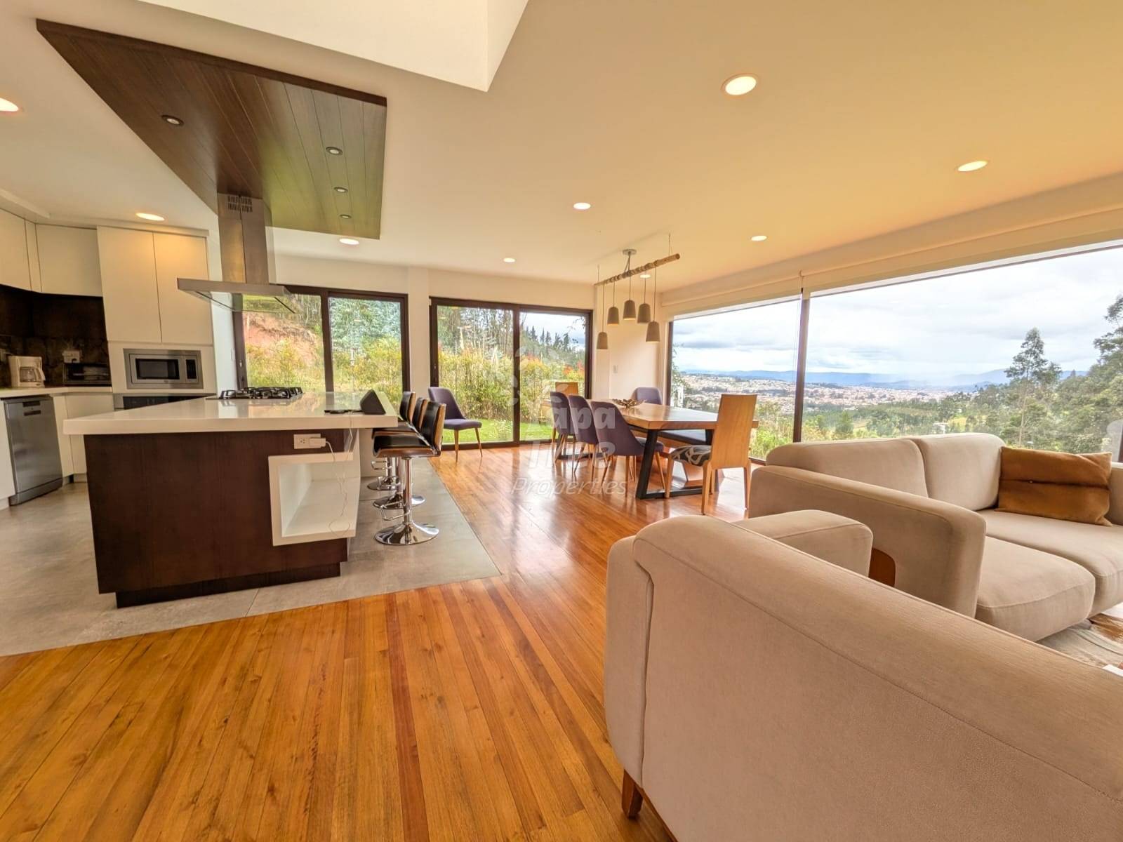 Luxury Ultra-Modern Mansion in a Gated Community