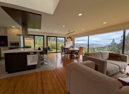 Luxury Ultra-Modern Mansion in a Gated Community