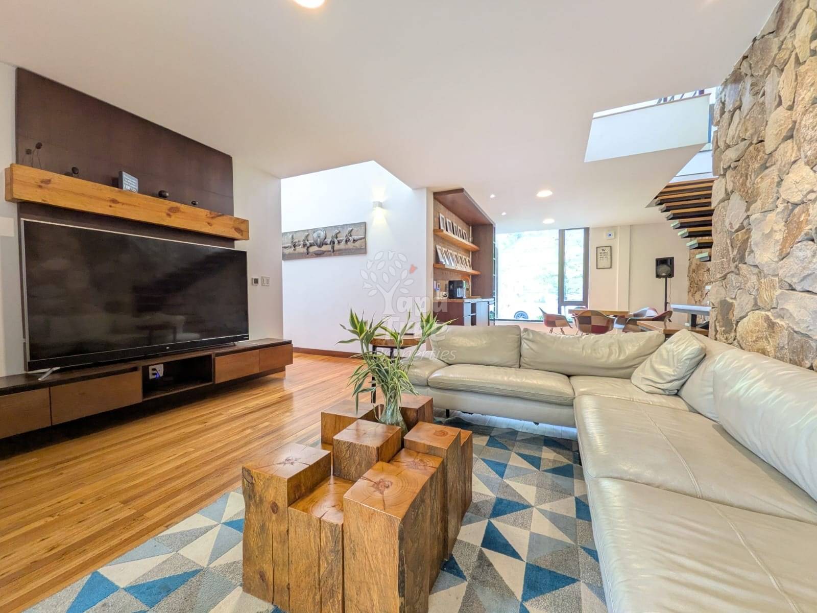 Luxury Ultra-Modern Mansion in a Gated Community