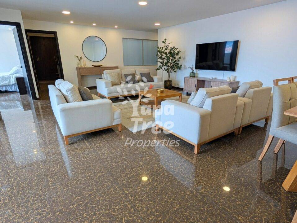 Modern 2-Bedroom Apartment Near Tomebamba