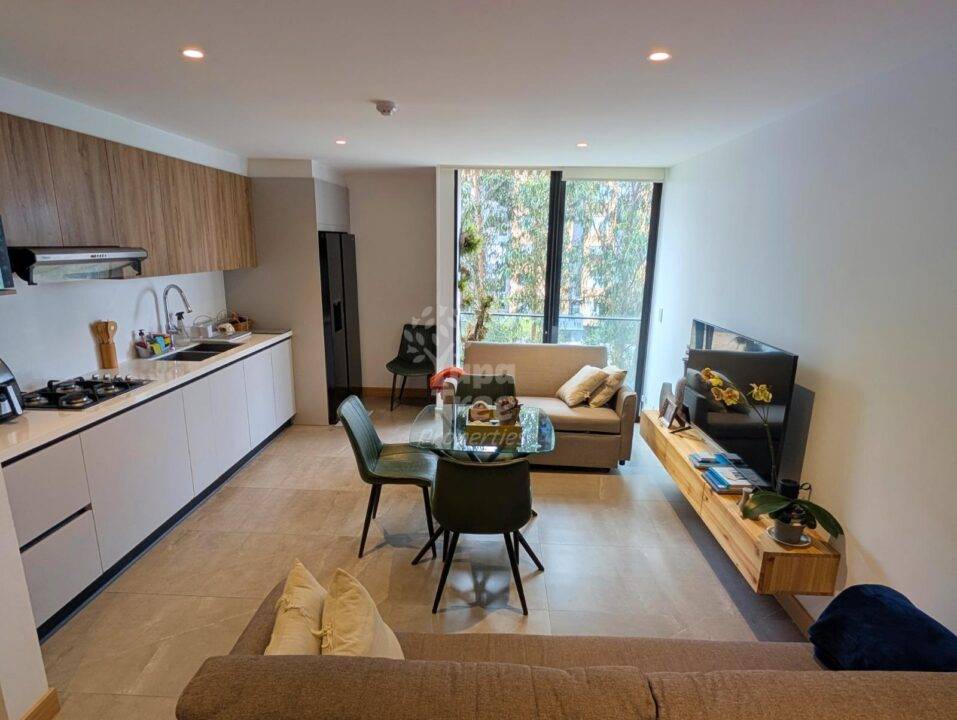 Modern 2-Bedroom Apartment with Balcony Overlooking Lush Greenery in Ordonez Lasso