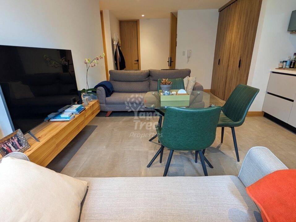 Modern 2-Bedroom Apartment with Balcony Overlooking Lush Greenery in Ordonez Lasso