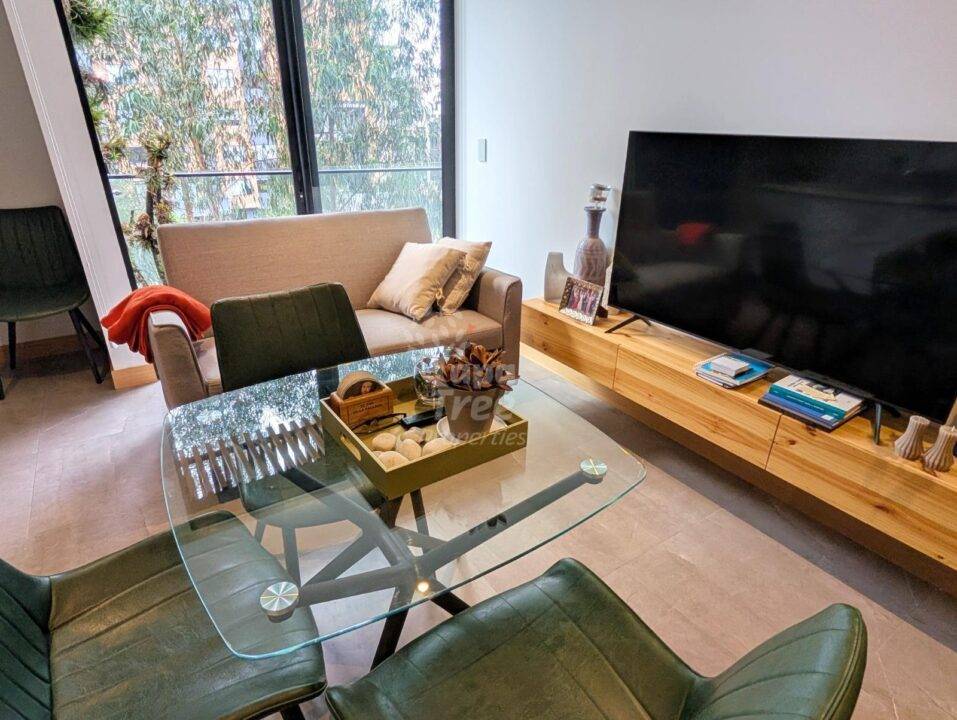 Modern 2-Bedroom Apartment with Balcony Overlooking Lush Greenery in Ordonez Lasso