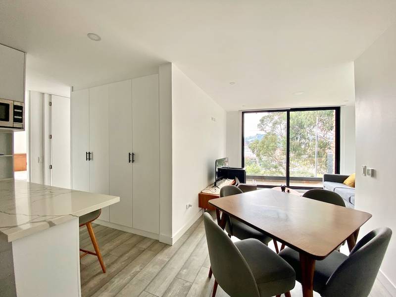 Modern 2-Bedroom Apartment with River Views and Terraces