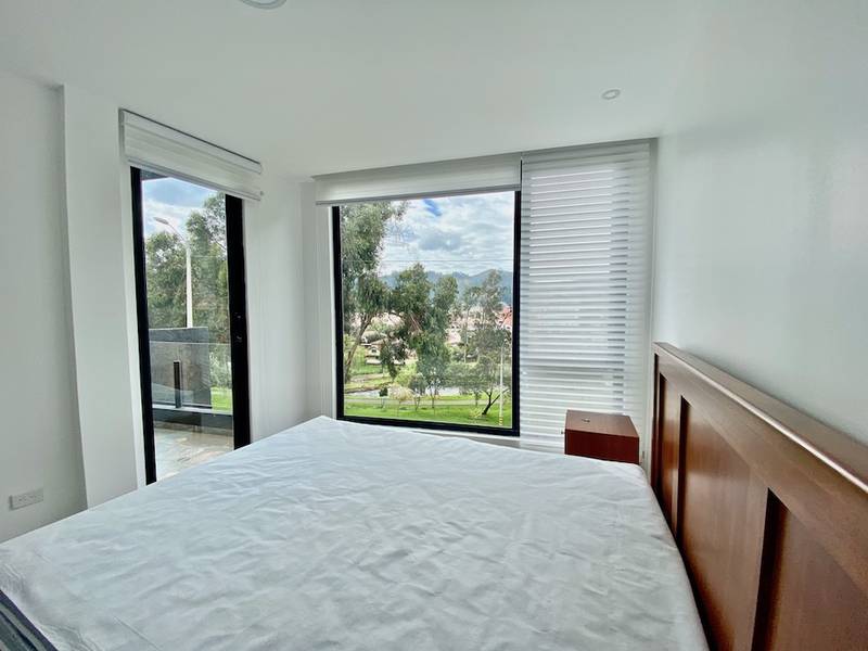 Modern 2-Bedroom Apartment with River Views and Terraces