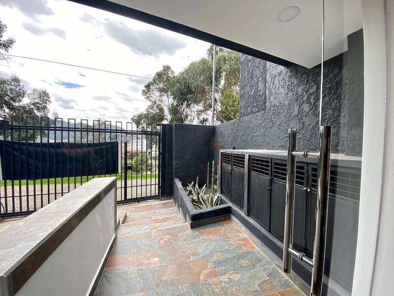 Modern 2-Bedroom Apartment with River Views and Terraces