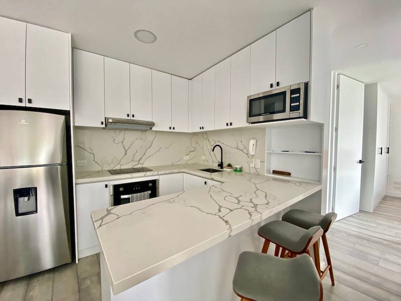 Modern 2-Bedroom Apartment with River Views and Terraces