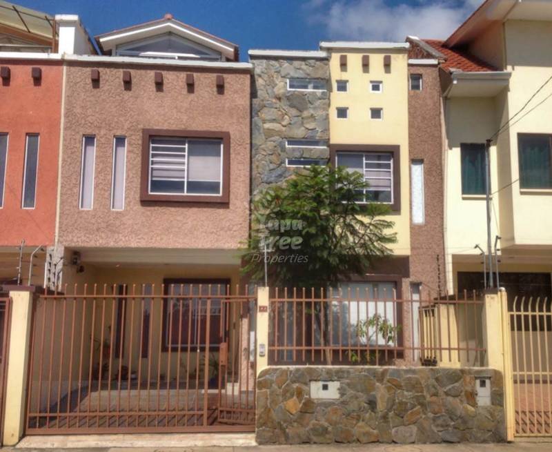 Nice House For Sale By Colegio Borja