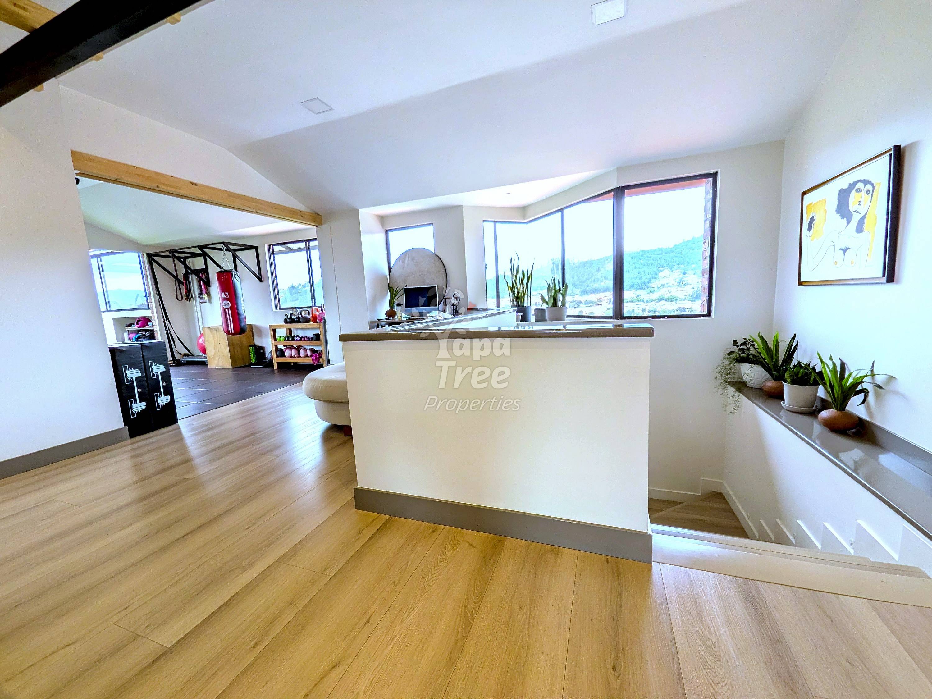 Penthouse in front of Pumapungo Ruins