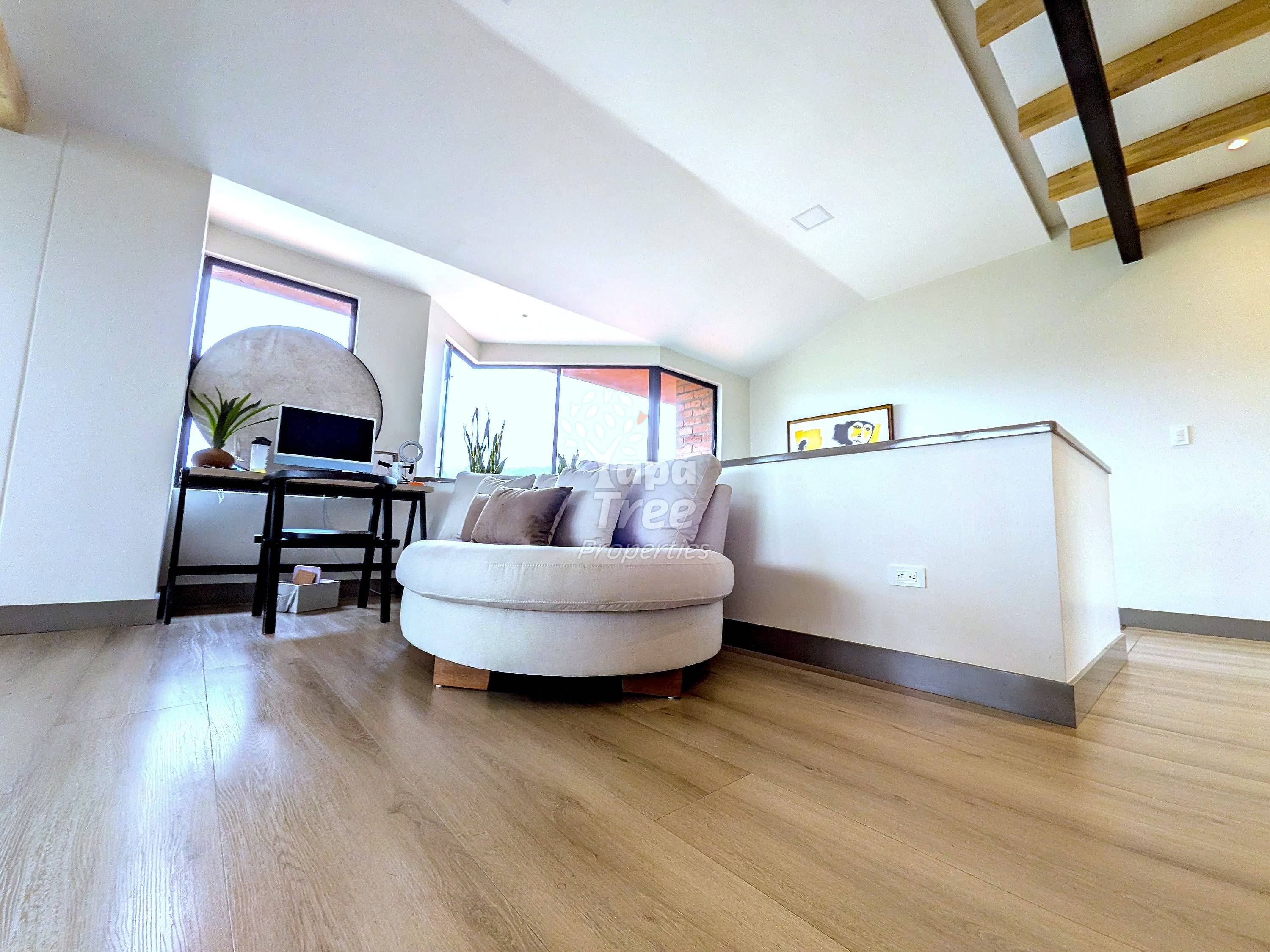 Penthouse in front of Pumapungo Ruins