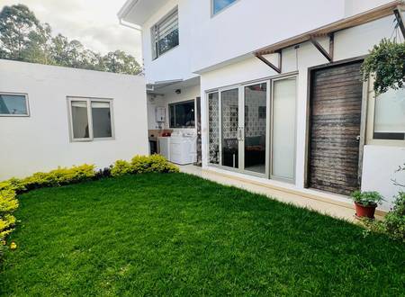 Riverside Family House in La Isla