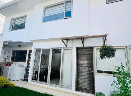Riverside Family House in La Isla