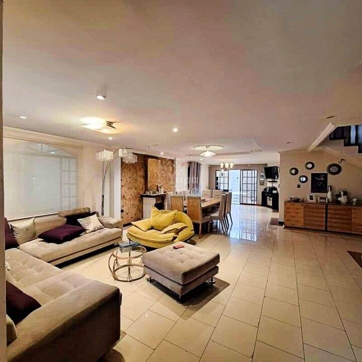 Serene Living near El Paraiso Park: 4-Bedroom House for Sale