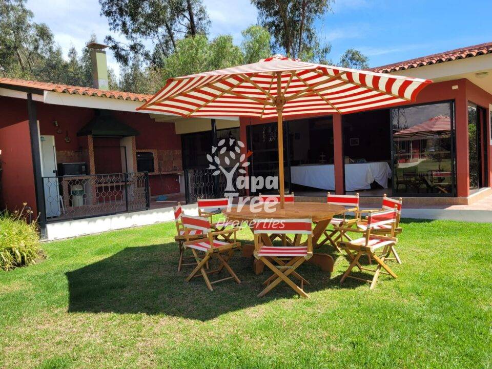Spacious 1-Story Family Home with Panoramic Views in Challuabamba