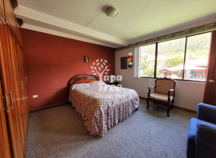 Spacious 1-Story Family Home with Panoramic Views in Challuabamba