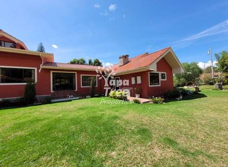 Spacious 1-Story Family Home with Panoramic Views in Challuabamba