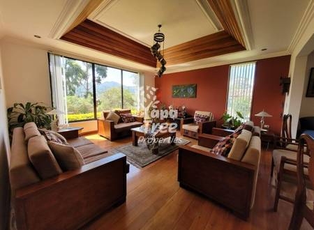 Spacious 1-Story Family Home with Panoramic Views in Challuabamba