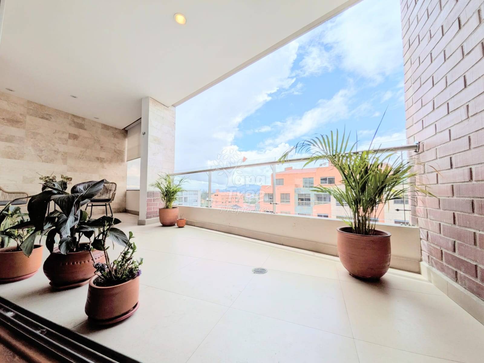 Spacious 3-Bedroom Apartment in Remigio Crespo