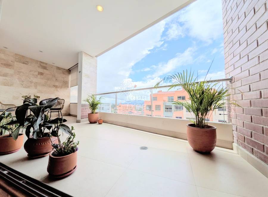 Spacious 3-Bedroom Apartment in Remigio Crespo