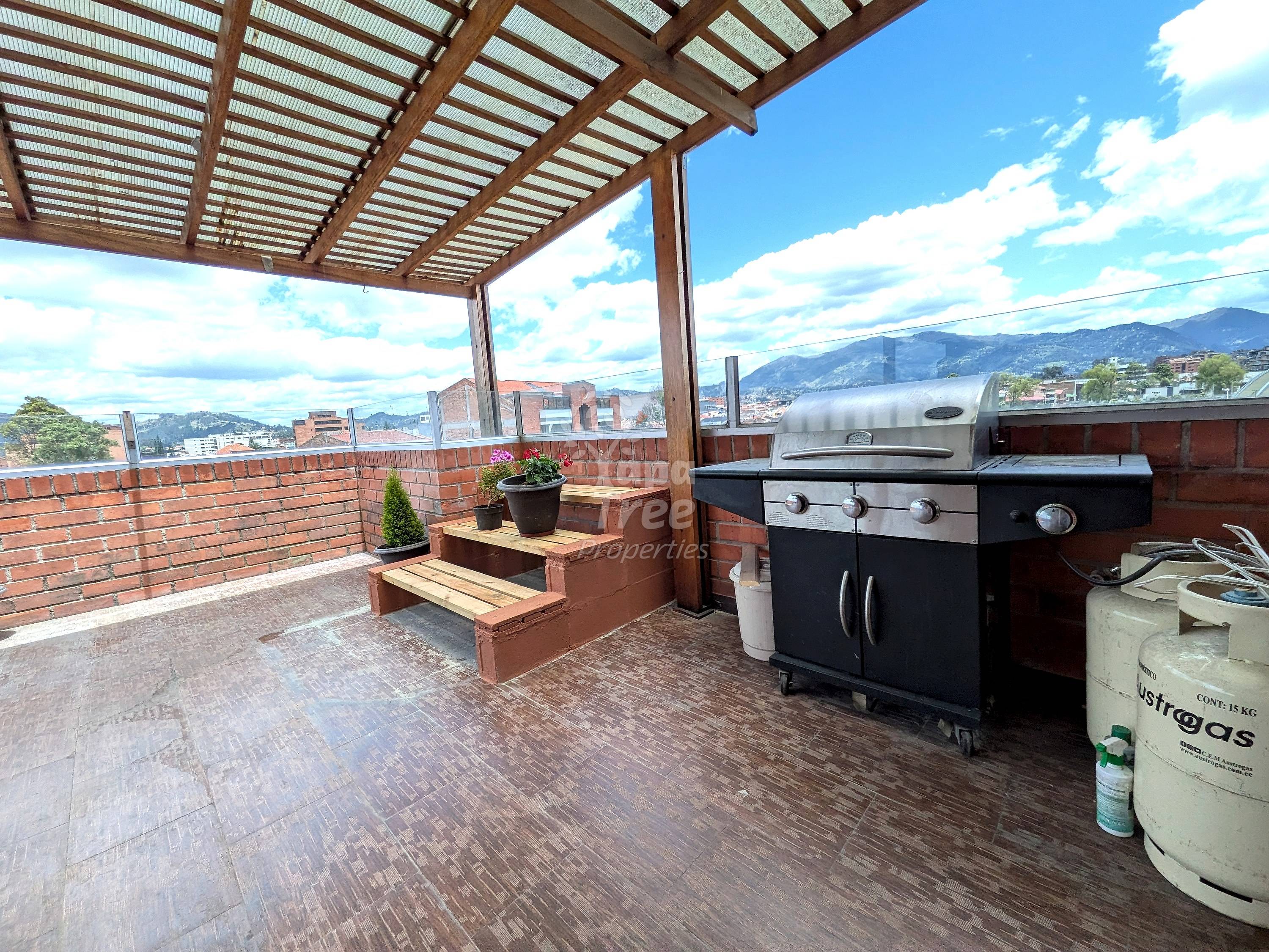 Sunset Terrace: Spacious 3-Bedroom Home