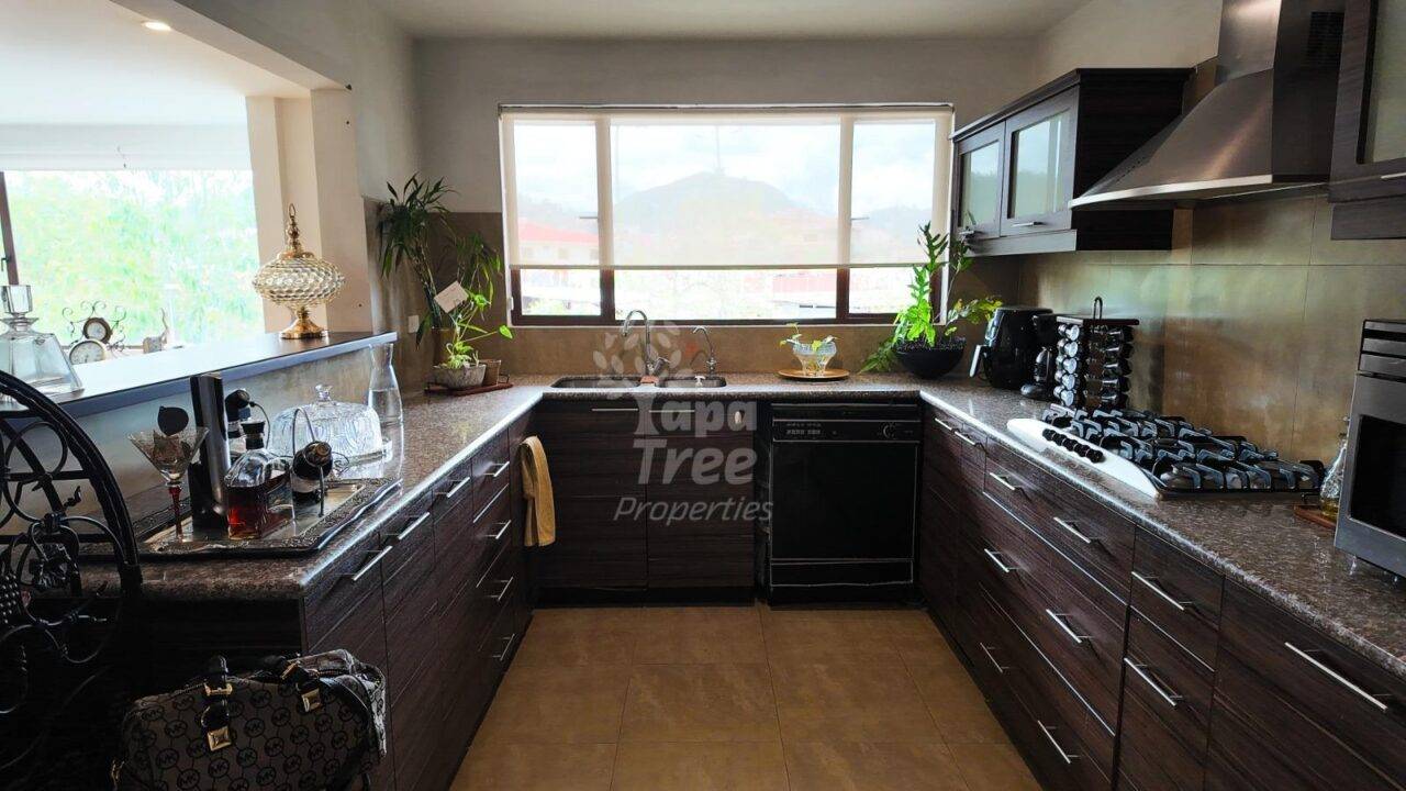 Spacious 3-Bedroom Apartment with Sun Room and Terrace Overlooking the Mountains