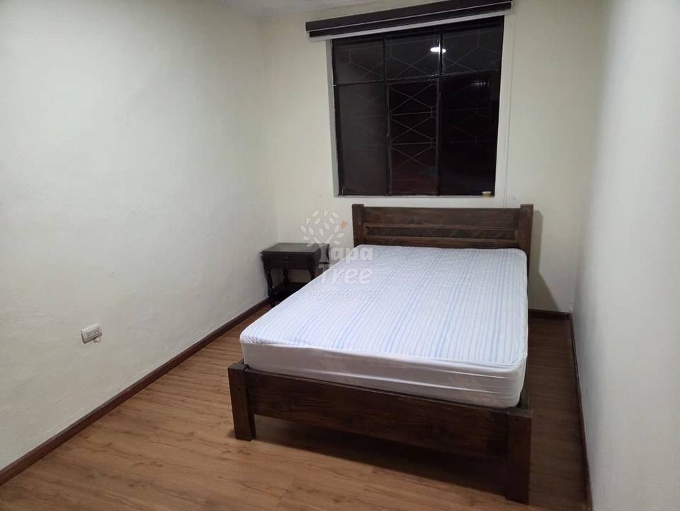 Spacious 3-Bedroom Fully Furnished Apartment on Calle Tarqui