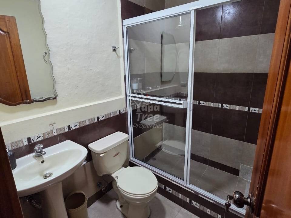 Spacious 3-Bedroom Fully Furnished Apartment on Calle Tarqui