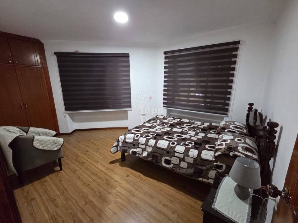 Spacious 3-Bedroom Fully Furnished Apartment on Calle Tarqui