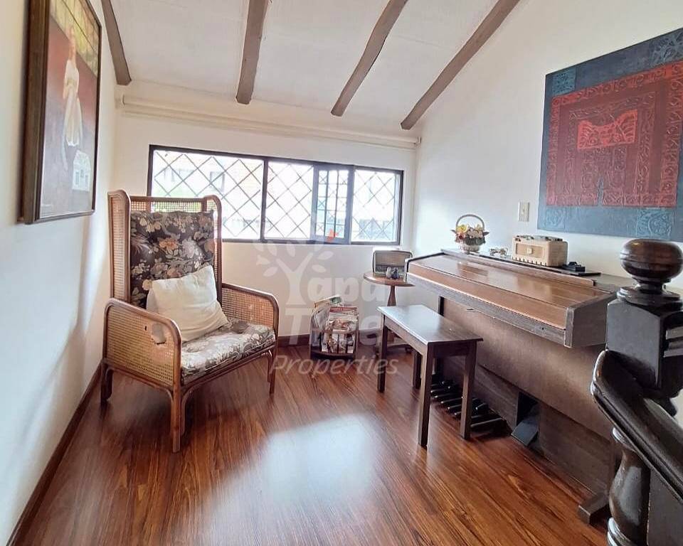 Spacious 3-Bedroom Home in Prime Remigio Crespo Location with Multiple Living Areas