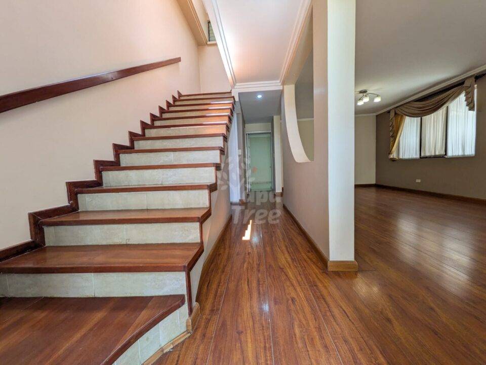 Spacious 3-Bedroom House with Livable Third-Floor Space in a Tranquil Setting