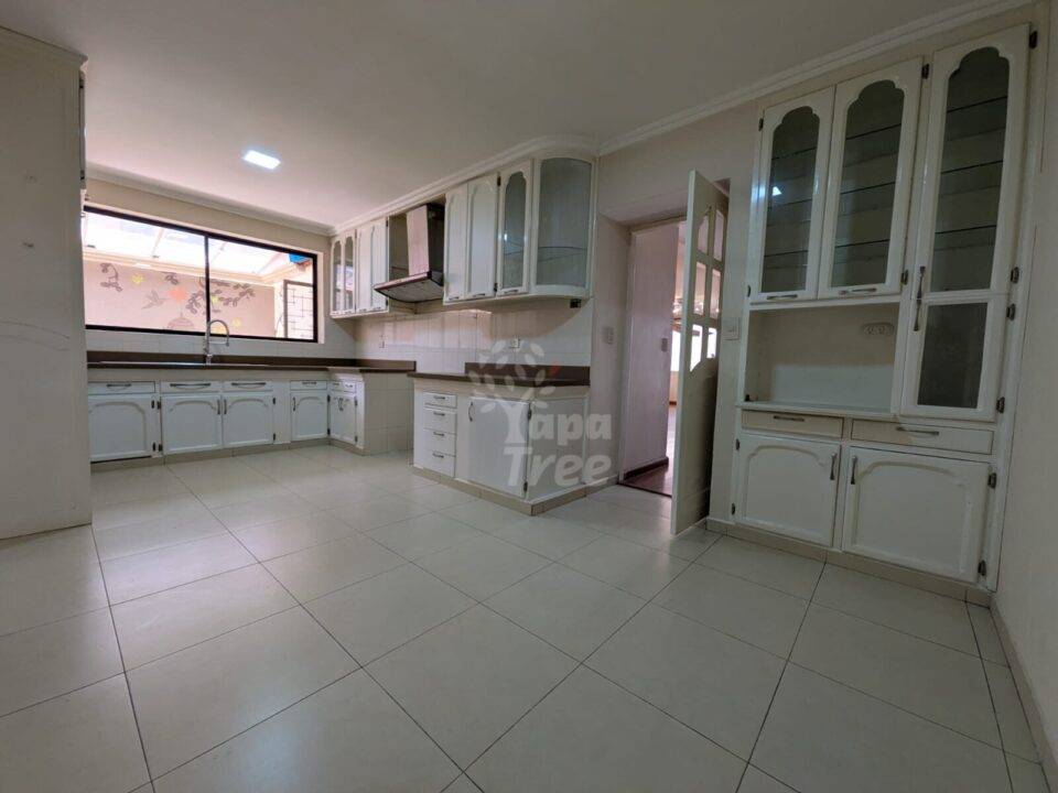 Spacious 3-Bedroom House with Livable Third-Floor Space in a Tranquil Setting