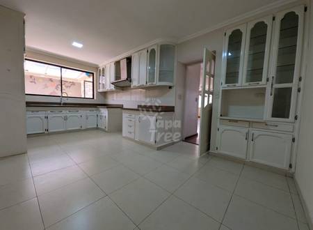 Spacious 3-Bedroom House with Livable Third-Floor Space in a Tranquil Setting