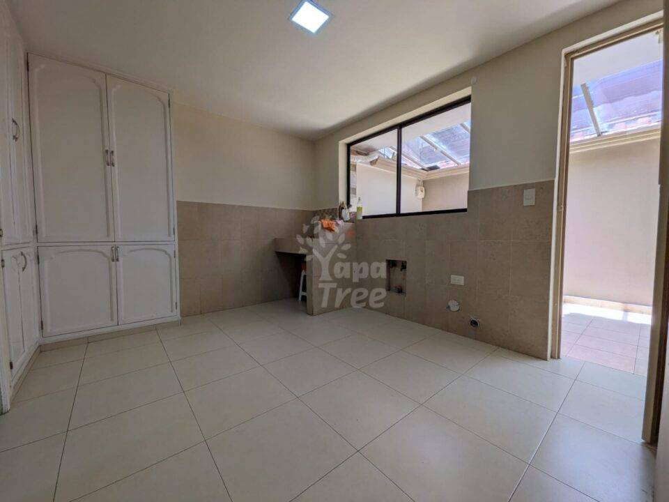Spacious 3-Bedroom House with Livable Third-Floor Space in a Tranquil Setting
