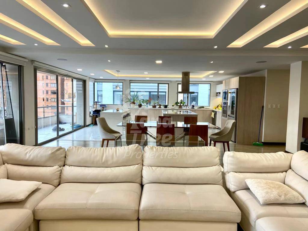 Spacious 4-Bedroom Apartment with Prime Location near Tomebamba River