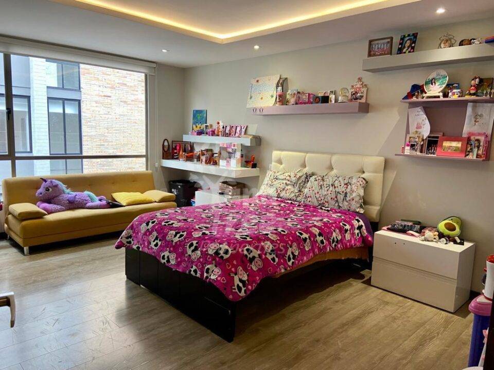 Spacious 4-Bedroom Apartment with Prime Location near Tomebamba River