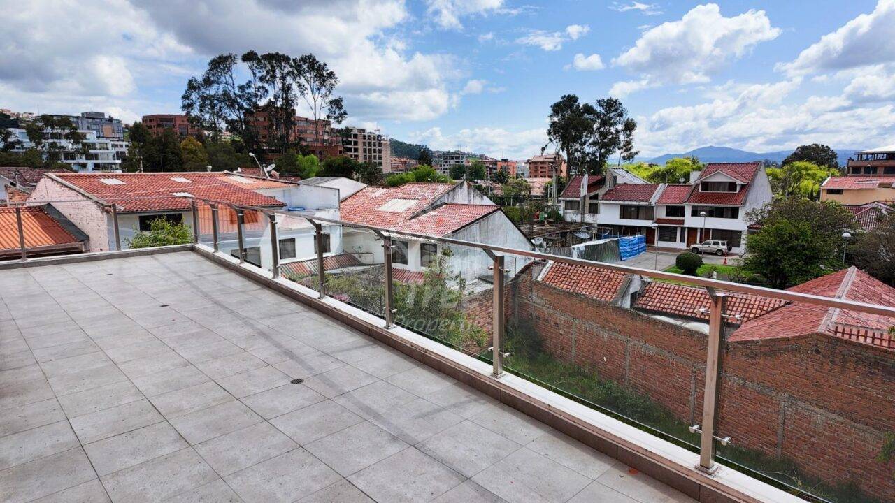 Spacious 4-Bedroom Apartment with Two Large Terraces and Stunning Views